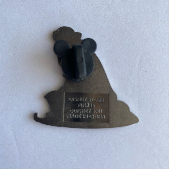 Vintage Disney Store Snow White #16 2001 Lapel Hat Pin 100 Years of Dreams 1937 - Picture 2 of 4